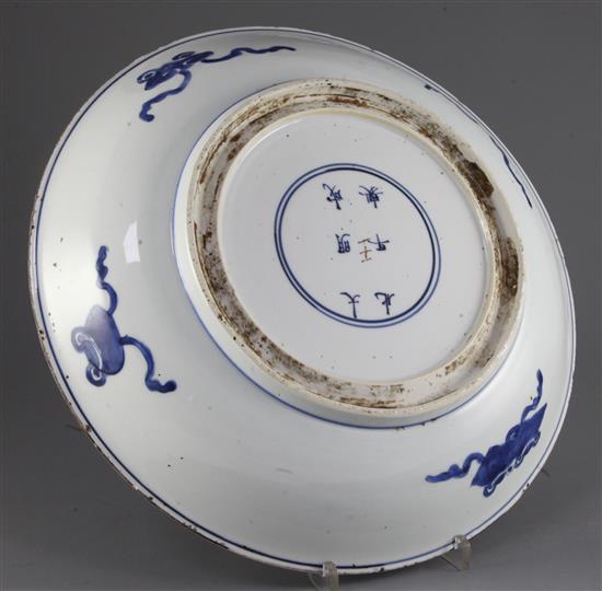 A Chinese blue and white dragon dish, Kangxi period, 34.5cm